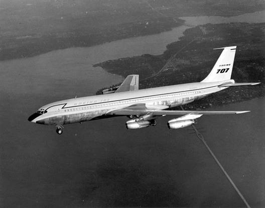 Boeing comemora aniversário do primeiro voo do Boeing 707