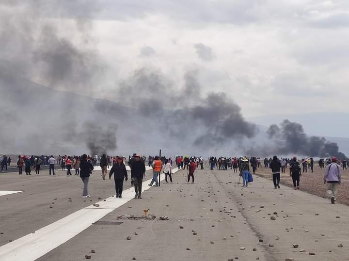 Protestos populares fecham dois aeroportos no Peru