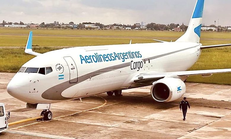 Aerolíneas Argentinas realiza primeiro voo internacional com o 737 Cargo