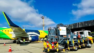 Raízen promove primeiro abastecimento de aeronaves com caminhão elétrico no Aeroporto de Guarulhos
