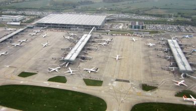 Dezenas de voos são atrasados no Reino Unido por falhas no controle de tráfego