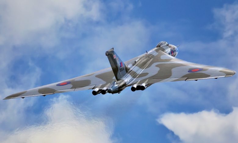 71 anos da primeira decolagem do temido e poderoso Avro Vulcan