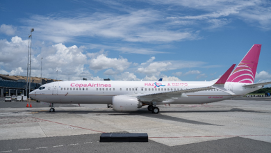 Copa Airlines revela 737 MAX 9 rosa em campanha contra o câncer de mama