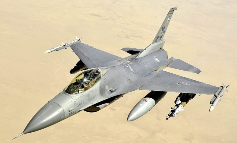 50 anos da primeira decolagem oficial do F-16